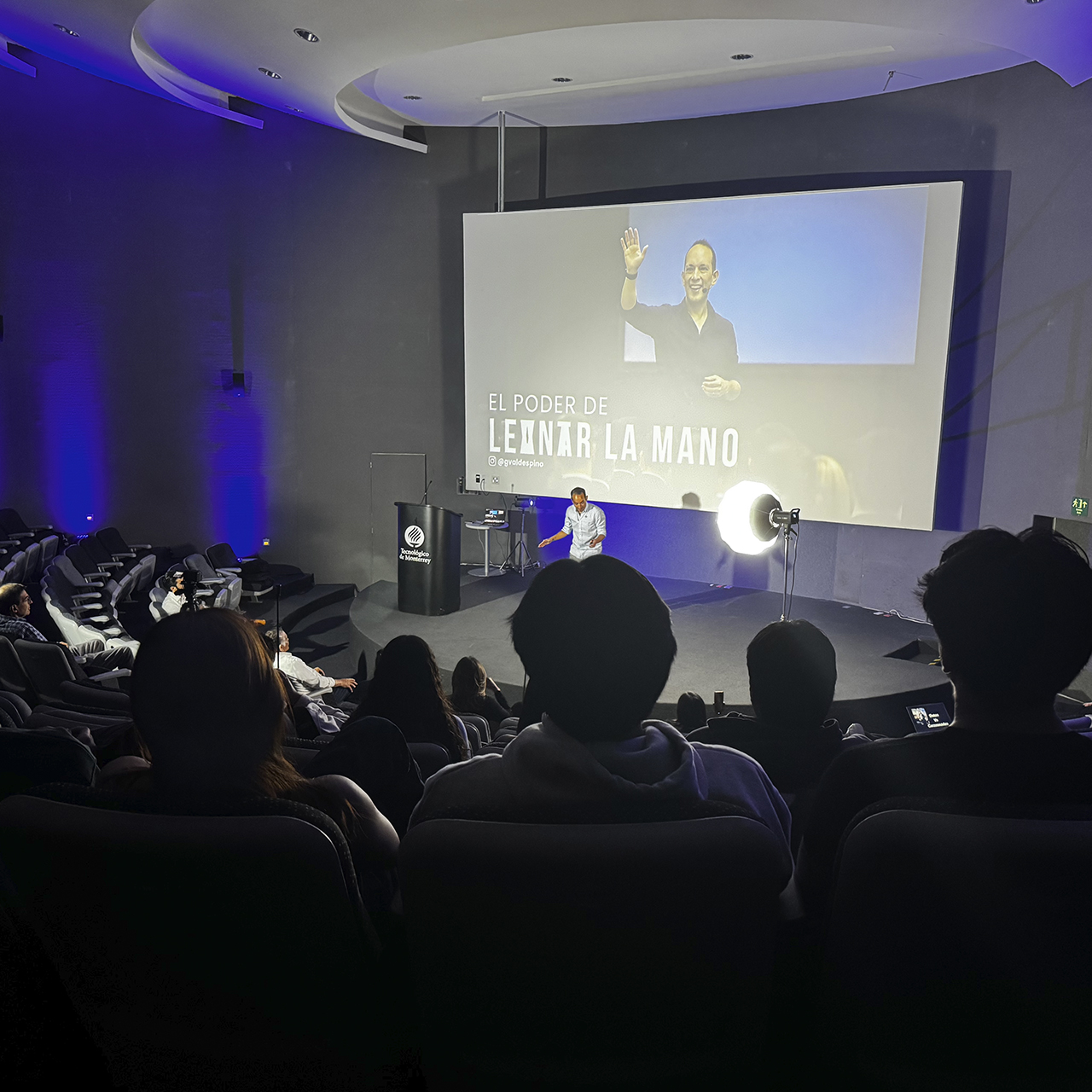 Con emprendedores